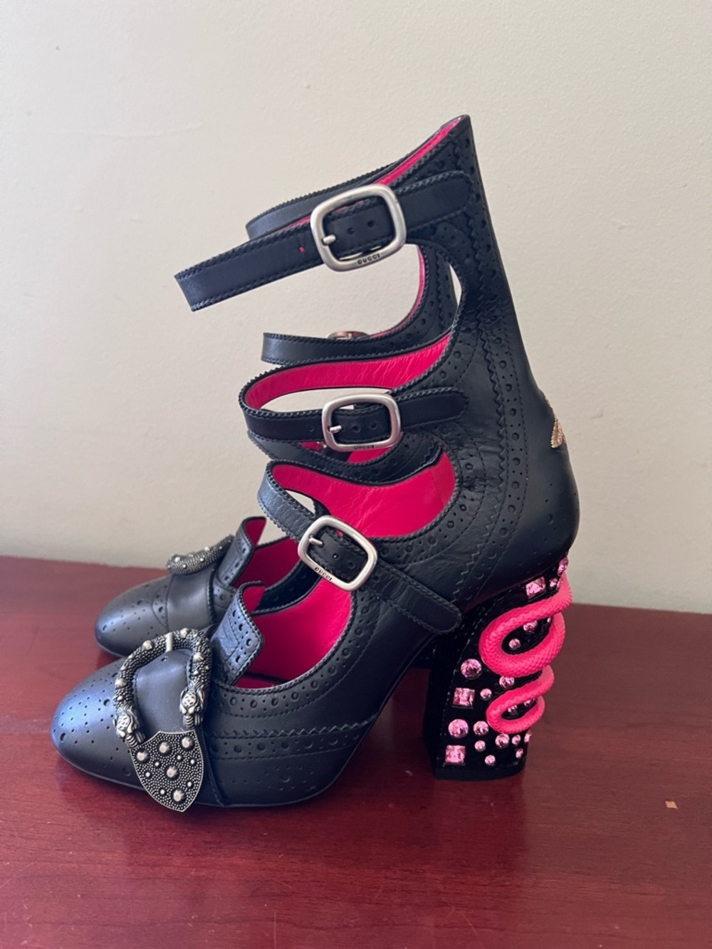 NEW Gucci Queercore Crystal Embellish Brogue Snake Heel Pumps Size 38.5 RARE - Picture 6 of 11